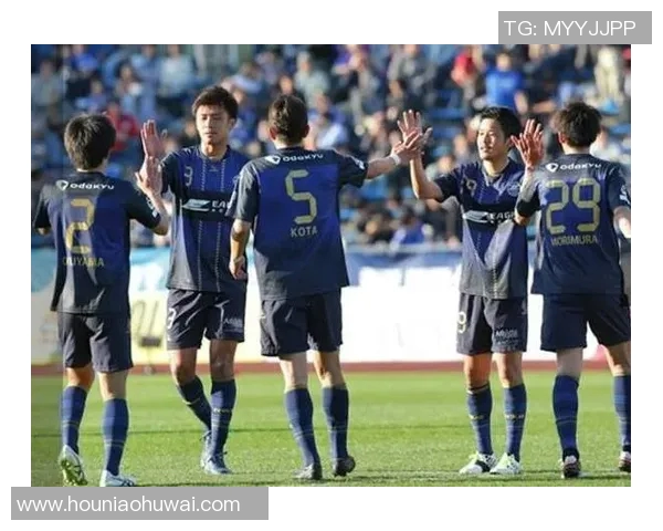 拉鲁斯与圣罗伦素的精彩对决揭示足球战术的博弈与激情