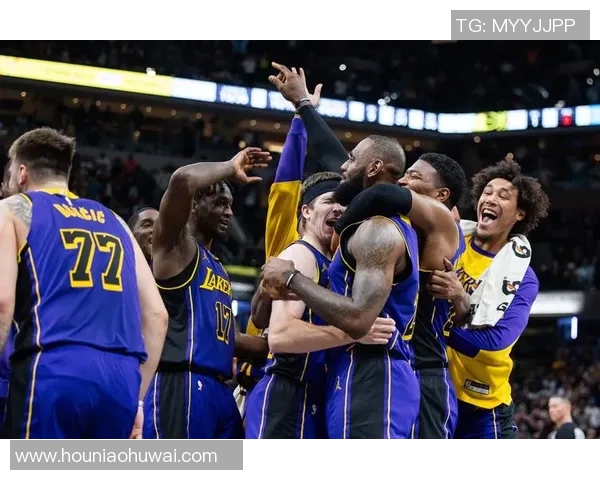 毒蛇队与南湾湖人队激战正酣争夺季后赛席位的关键之战