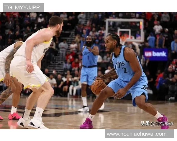 爵士队在主场以105比98战胜快船队展现强大实力与团队配合