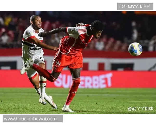 圣保罗主场迎战巴西国际争夺联赛关键三分的精彩对决 圣保罗主场迎战巴西国际争夺联赛关键三分的精彩对决